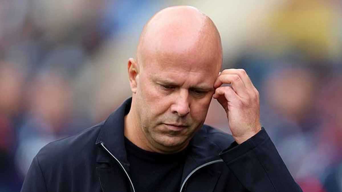 هل تنهي “الهزيمة الخامسة” مسيرة سلوت مع ليفربول؟