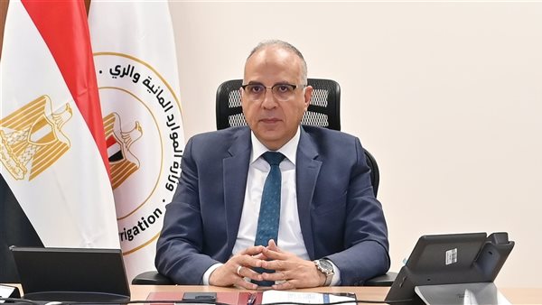 وزير الري يعقد اجتماعا مع قيادات الوزارة ورؤساء الإدارات المركزية للرى بالمحافظات ذات الواجهة النيلية