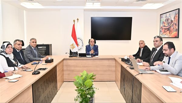 وزير الموارد المائية يتابع “مشروع رقمنة المساقي الخصوصية” مع وزارة الزراعة