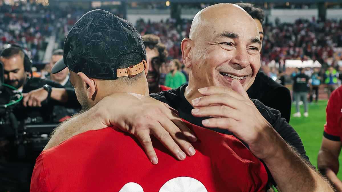 يحلم بتدريب الأهلي ويجامل لاعبيه.. رضا عبد العال يشن هجوما على حسام حسن (فيديو)