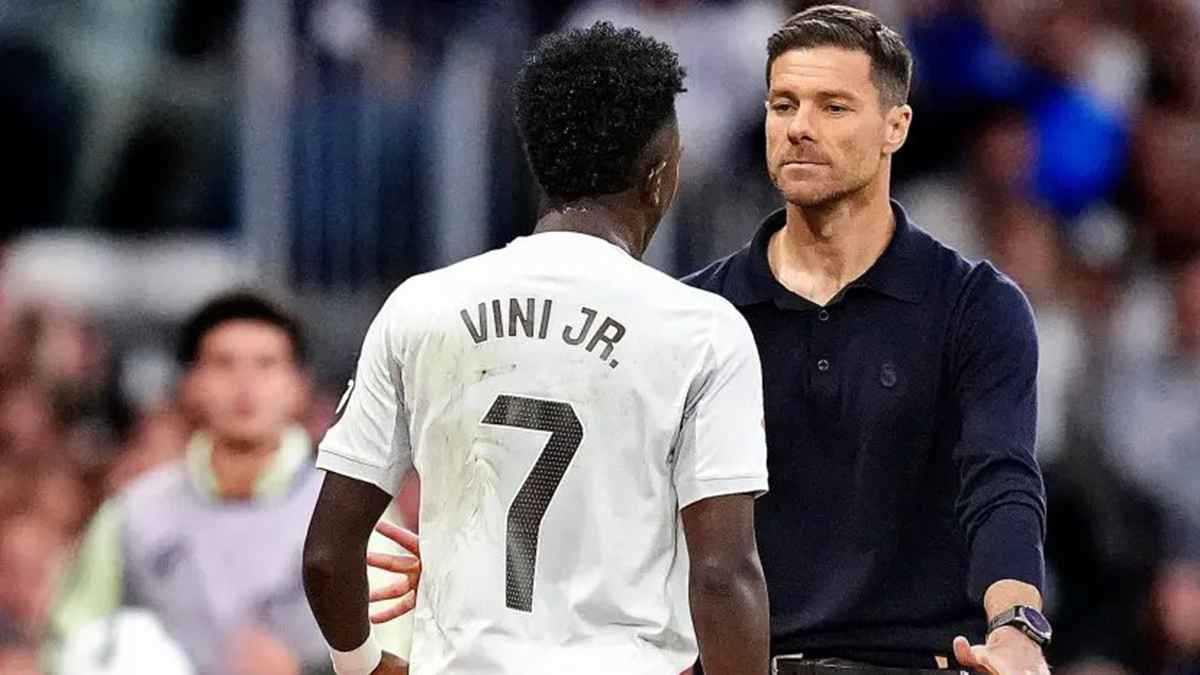 يغار من نجومية فينيسيوس.. ريفالدو يصدم تشابي ألونسو