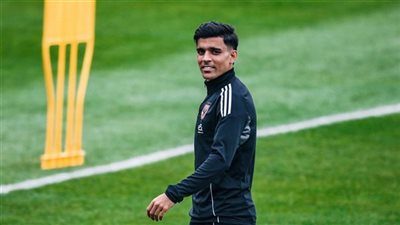 “جاي يعتزل في الفريق”.. نجم الأهلي السابق ينتقد مستوي المغربي أشرف بن شرقي