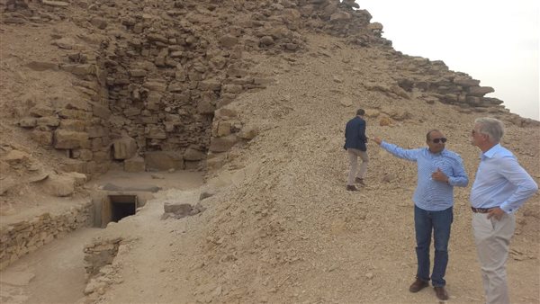 ملك بلجيكا في جولة خاصة بسقارة وأبو صير بعد افتتاح المتحف المصري الكبير