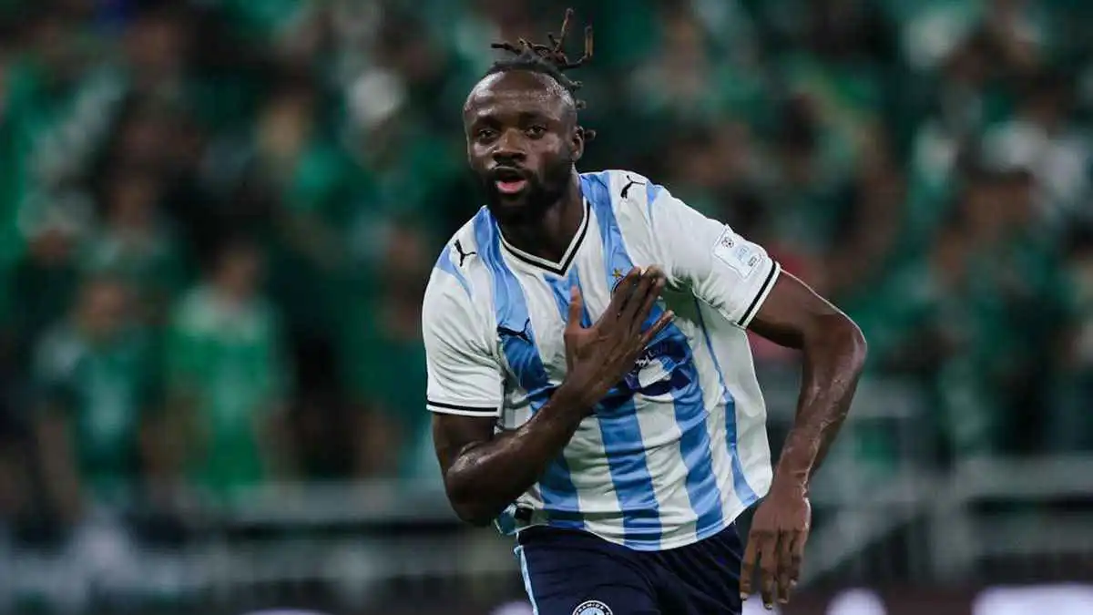 فيستون ماييلي نجم بيرامديز