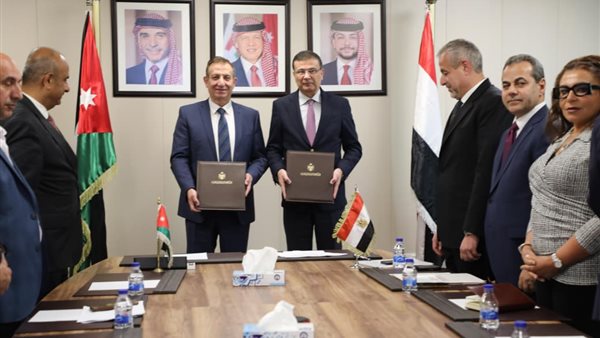 وزير الزراعة يبحث مع نظيره الأردني تعزيز التعاون الزراعي المشترك وتشجيع الاستثمار بالبلدين في مستهل زيارته لعمان