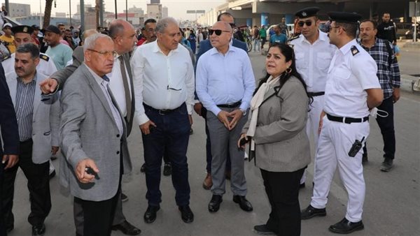 محافظ القاهرة يقود حملة مكبرة على السائقين المخالفين والمواقف العشوائية