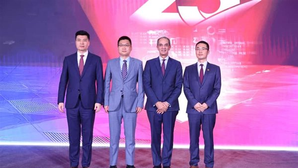 وزير الاتصالات يشهد احتفالية “هواوي” العالمية بمرور 25 عاما على وجودها بمصر