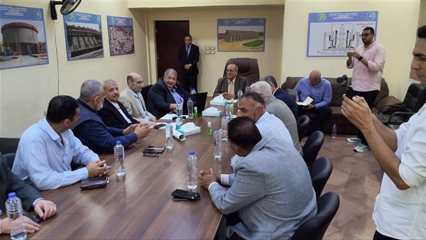 رئيس الشركة القابضة للمياه يتفقد محطة الصرف الصحي بالأميرية