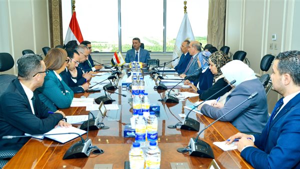 وزارة التموين تبحث إنشاء مركز لوجيستي لتخزين وتوزيع الحبوب بميناء شرق بورسعيد