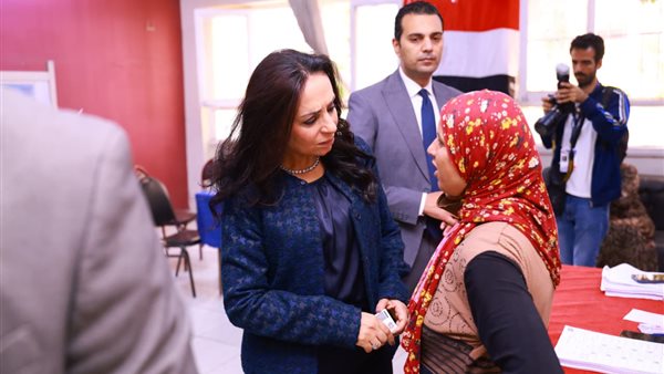 وزيرة التضامن الاجتماعي تدلي بصوتها في انتخابات مجلس النواب بلجنة مدرسة بدر الإعدادية بالدقي