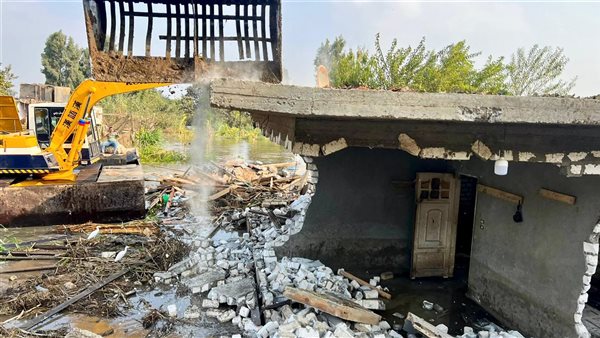 إزالة التعديات على مجرى نهر النيل وبدء تنفيذ المشروع القومي لضبط فرع رشيد