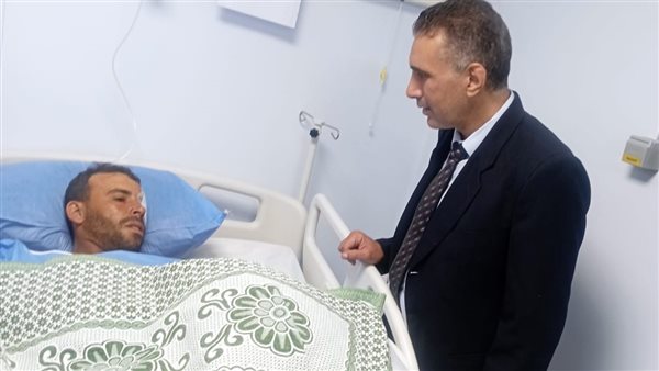 مدير عمل الغربية يزور العمال المصابين بحادث انهيار سقف خرساني بالمحلة الكبرى