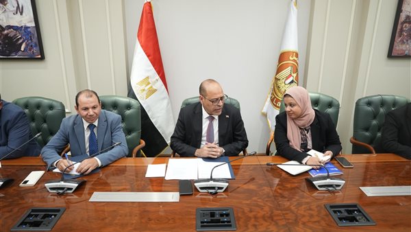 وزير العمل يبحث مع وفد البنك الدولي سبل التعاون في تنفيذ الاستراتيجية الوطنية