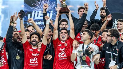 الأهلي يصرف 300 ألف جنيه لكل لاعب مكافأة الفوز بالسوبر المصري (خاص)