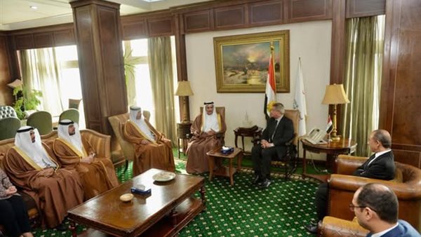 خالد عبدالعزيز يلتقي وزير الإعلام البحريني لبحث تعزيز الشراكة الإعلامية بين البلدين