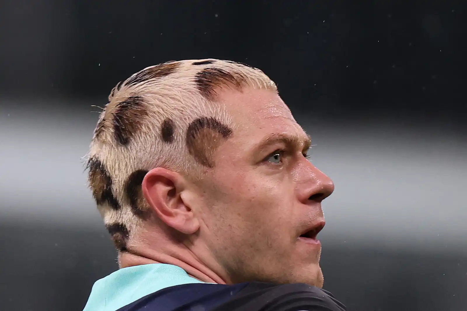 جوليان رايرسون لاعب منتخب النرويج في مباراة إيطاليا