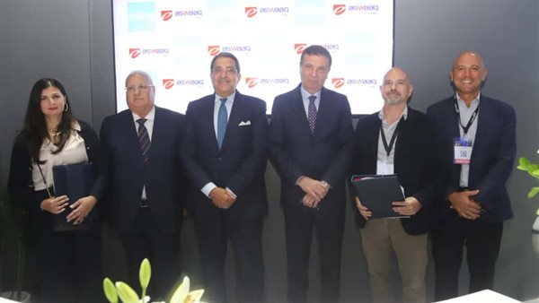 وزير الزراعة يتفقد جناح “إي فاينانس” بمعرض القاهرة الدولي للتكنولوجيا”