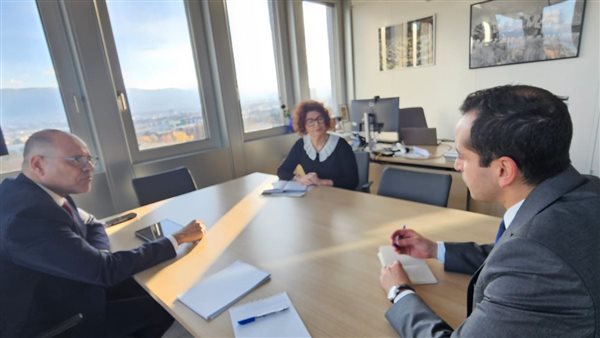 وزير العمل يلتقي مساعد المدير العام للحوكمة والحقوق والحوار بمنظمة العمل الدولية