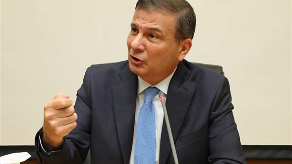 وزير الزراعة يعقد اجتماعاً موسعاً لمديري مديريات الزراعة ومسئولي حماية الأراضي بالمحافظات