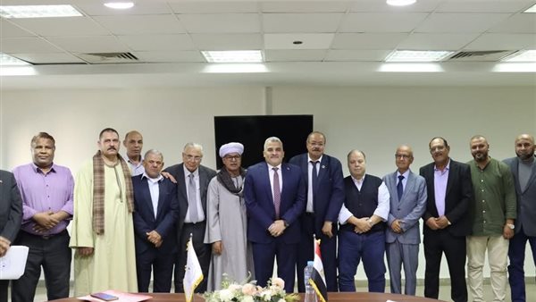 المدير التنفيذي لجهاز حماية البحيرات والثروة السمكية يجتمع بممثلي الاتحاد التعاوني