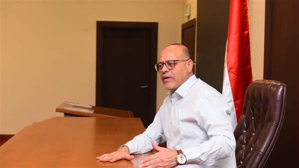 جبران يقود جولة تفتيشية بمناطق صناعية بالسويس لتطبيق قانون العمل الجديد