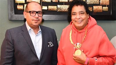 محمد منير يُتوج سفيراً للحركة الأولمبية المصرية ويستلم قلادة العظماء