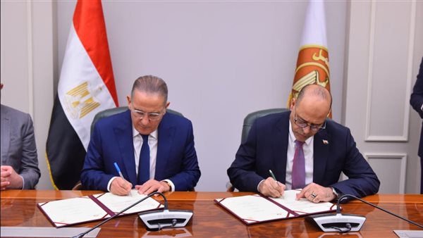 وزارة العمل والاتحاد المصري للغرف السياحية يوقعان بروتوكول تعاون