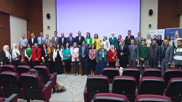 القومي للمرأة ومعهد الاتصالات ينظمان ورشة عمل حول استخدام أدوات الذكاء الاصطناعي في البحث العلمي