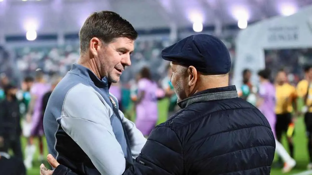 بن زكري مع ستيفن جيرارد