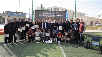 مباراة استعراضية بين عبد الرحمن سامح بطل العالم في الشطرنج و40 لاعبًا