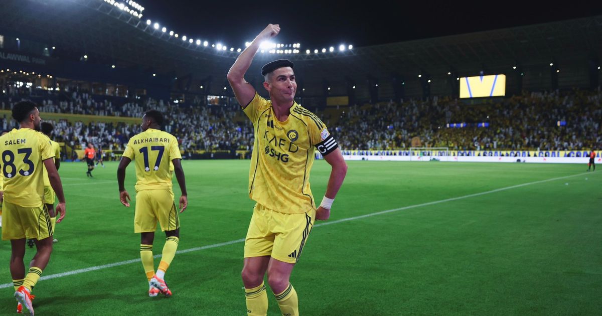 في رحلة الألف هدف.. رونالدو يؤدي رقصة العرضة السعودية