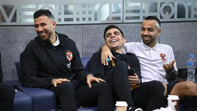 بعثة الأهلي تغادر القاهرة والمخاوف تسيطر قبل موقعة الجيش الملكي.. صور