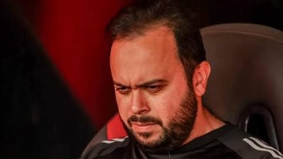 بعد رحيل أيمن محمد.. محلل أداء جديد في الأهلي خلال ساعات