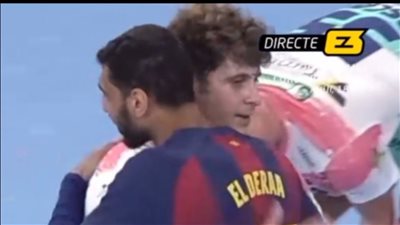 بعد تألقه أمام برشلونة بالدوري الإسباني لكرة اليد..سيف الدرع يحتفل بيوسف لؤلؤ