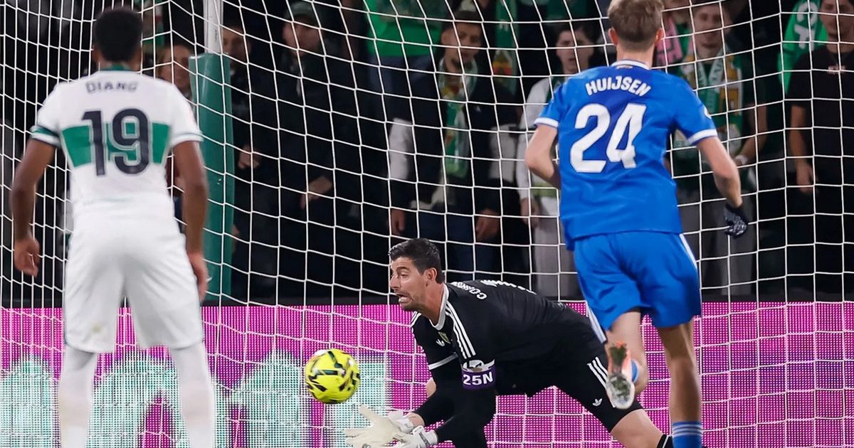 ضربة جديدة لريال مدريد.. كورتوا “المريض” يغيب عن رحلة أثينا