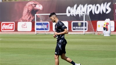 الأهلي يبدأ تسويق أشرف داري في أوروبا والخليج تمهيدًا لرحيله في يناير