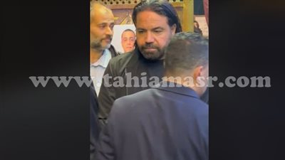 مشهد غير متوقع داخل العزاء.. خالد الغندور يتجاهل مصافحة مدحت عبد الهادي في عزاء الراحل محمد صبري