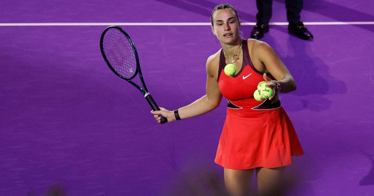 سابالينكا تواجه كيريوس في مباراة “معركة الجنسين” للتنس بدبي