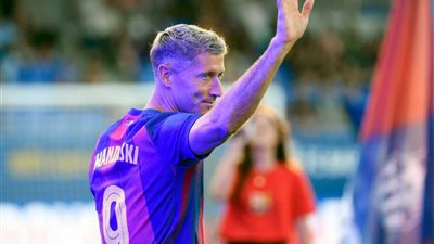 المهمة المستحيلة.. برشلونة يضع هاري كين على راداره لخلافة ليفاندوفسكي