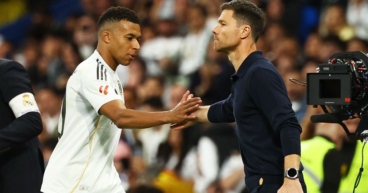 قلق في ريال مدريد بسبب “انقطاع التواصل” بين ألونسو واللاعبين