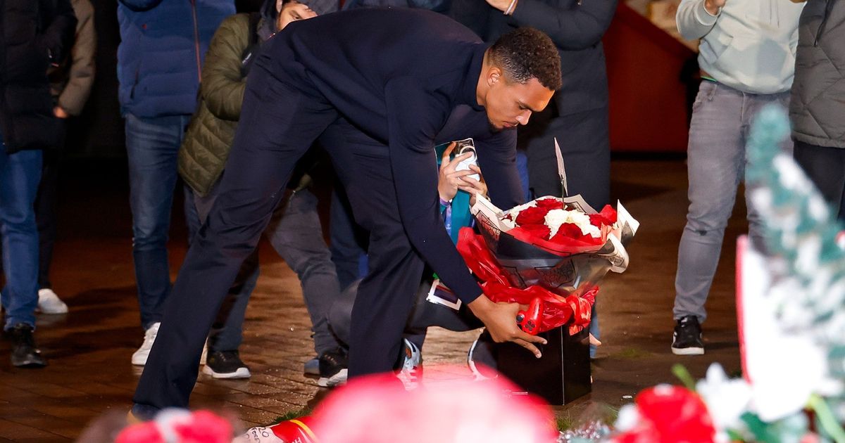 أرنولد يُكرم زميله الراحل جوتا بـ”ذراع بلايستيشن”