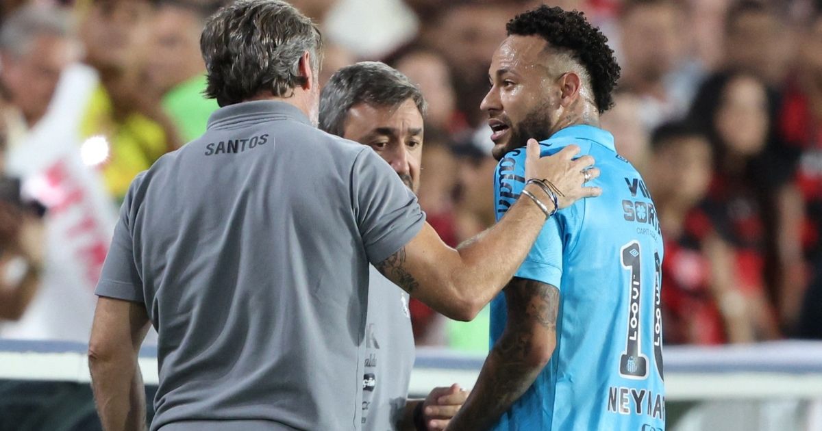 لاعبو سانتوس غاضبون من تصرفات نيمار بعد تبديله أمام فلامنغو