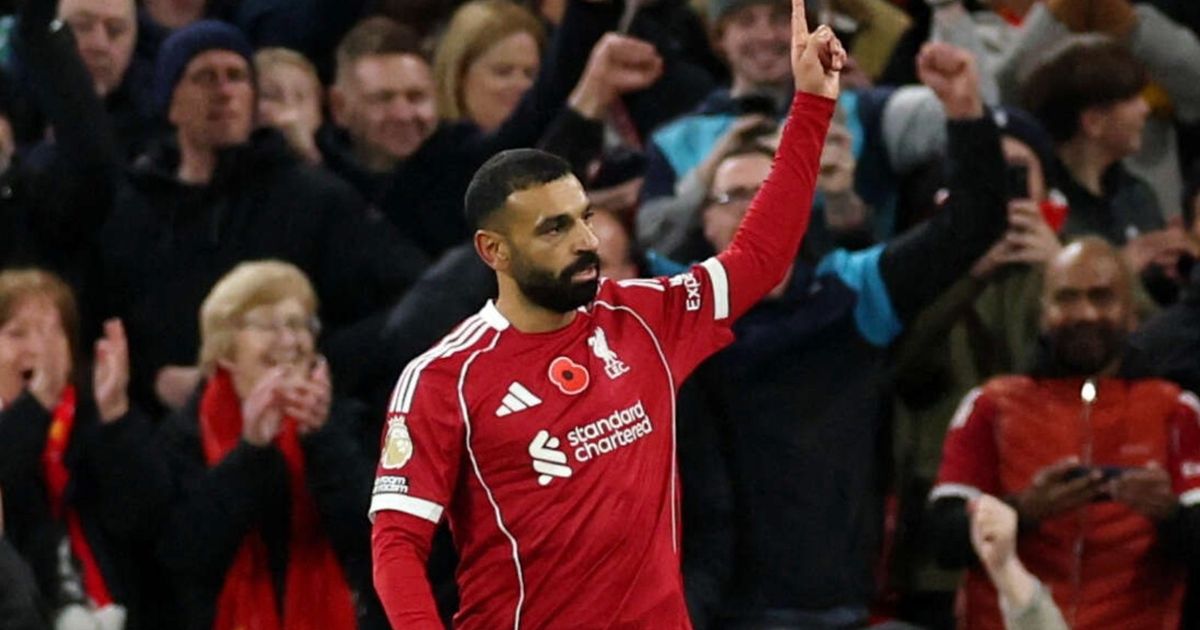 محمد صلاح يحتفل بمباراته 300 مع ليفربول بالدوري الإنجليزي