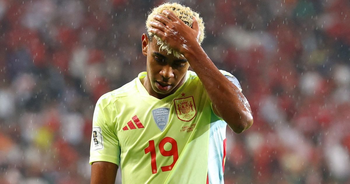 لامين يامال أبلغ برشلونة برغبته في حل الأزمة واللعب ضد ميسي