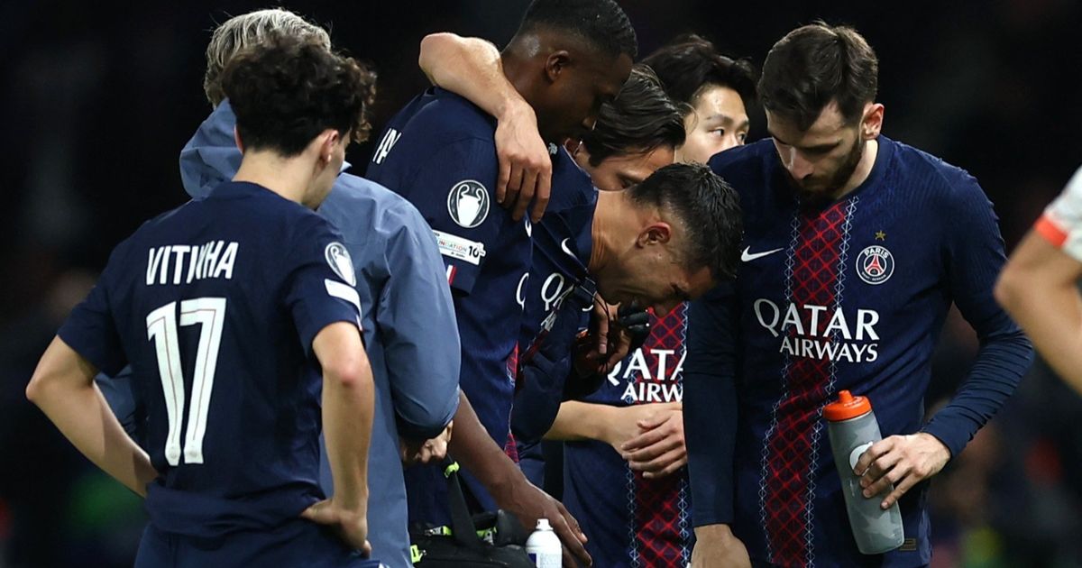 في يوم عيد ميلاده.. حكيمي يغادر “حديقة الأمراء” على عكازات