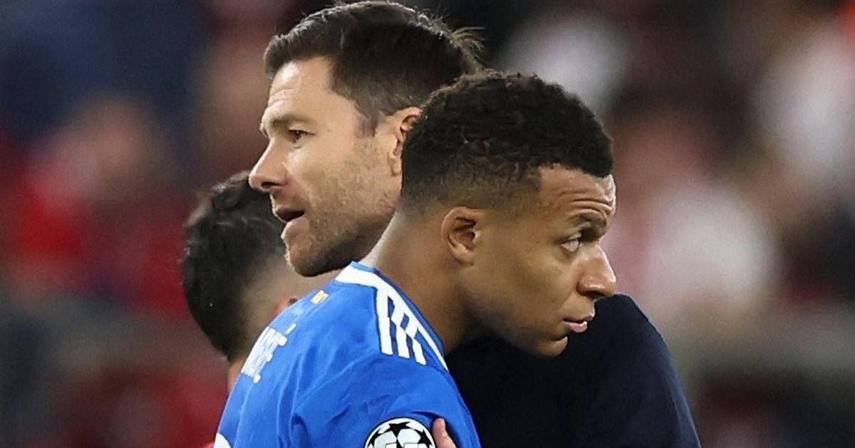 تشابي ألونسو يرد على رئيس برشلونة ويعلن عودة 3 لاعبين