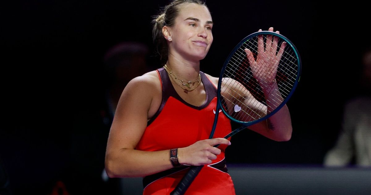 سبالينكا وبيغولا تتأهلان لنصف نهائي البطولة الختامية للتنس