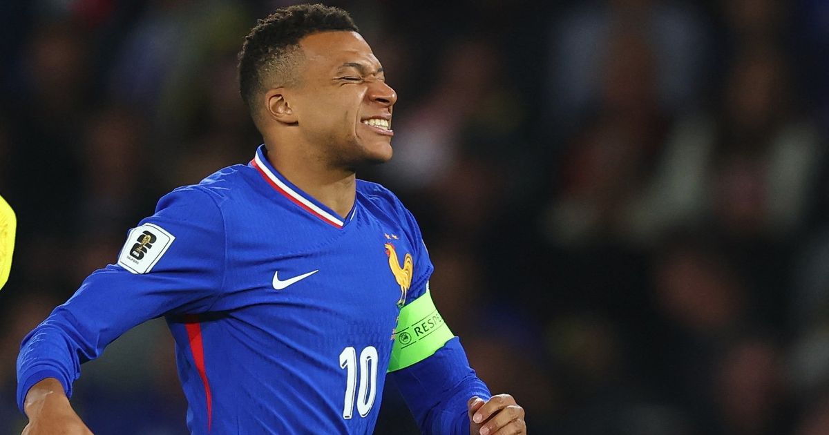 رحلة دبي تضع مبابي “المُدلل” على صفيح ساخن في فرنسا