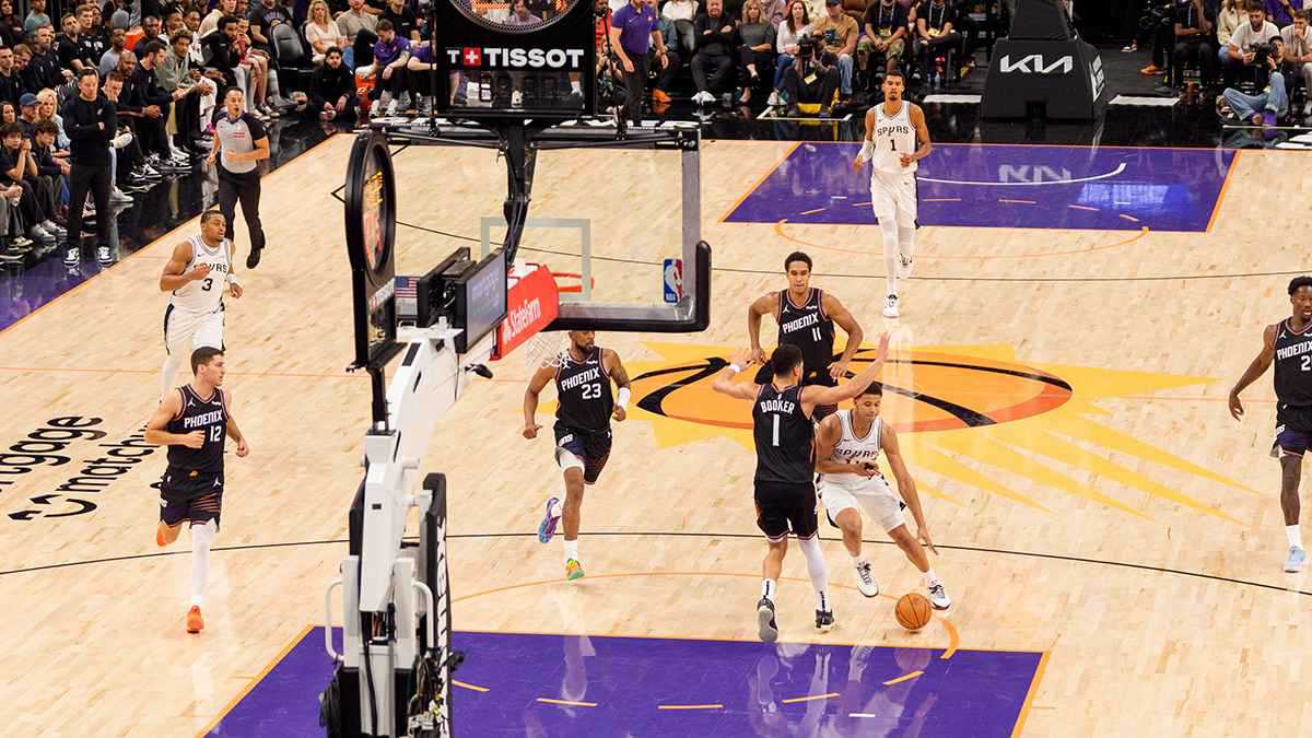 NBA.. صنز يحد من خطورة ويمبانياما ويكبّد سبيرز أول خسارة في الموسم