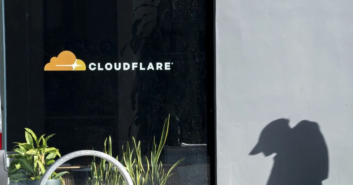 كيف تسبب خلل بشبكات كلاود فلير في تعطيل مواقع ويب عالمية؟